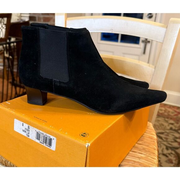 New! Unisa Suede Bootie Sz 10 Pull On Chunky Heel Pointed Toe - Picture 1 of 9
